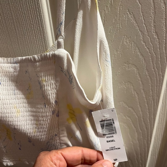 Aritzia Basel top size small with tags - Picture 4 of 5